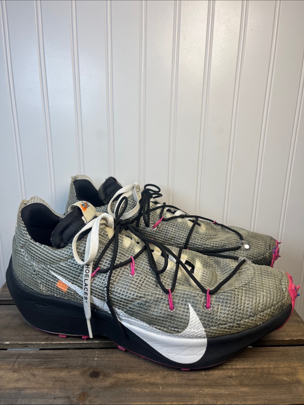 Nike Off-White x Vapor Street Black Laser Fuschia Sneakers